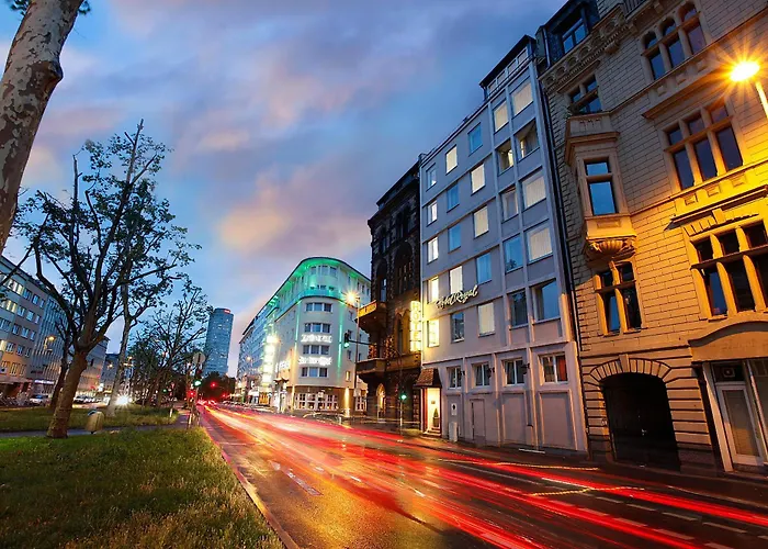 מלון Ina Royal 3*