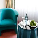 Ina Royal Kolonia