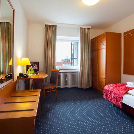 Hotel Hansadom 3*