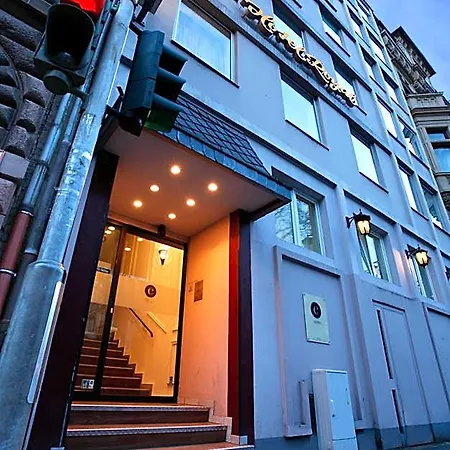 Hotell Hansadom 3*