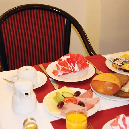 Hansadom Hotell 3*