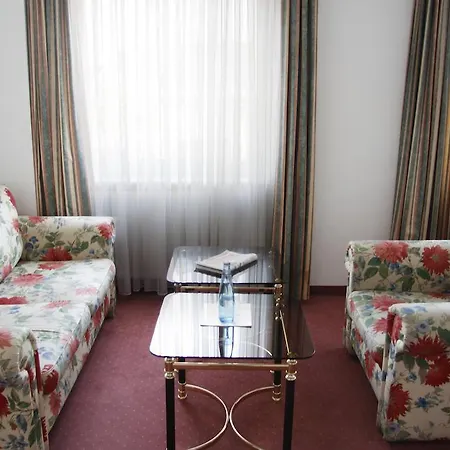 Ina Royal Hotel 3*